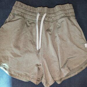 Vuori Halo Performance Shorts 2.0 - Size M - Color Dark Metal Heather